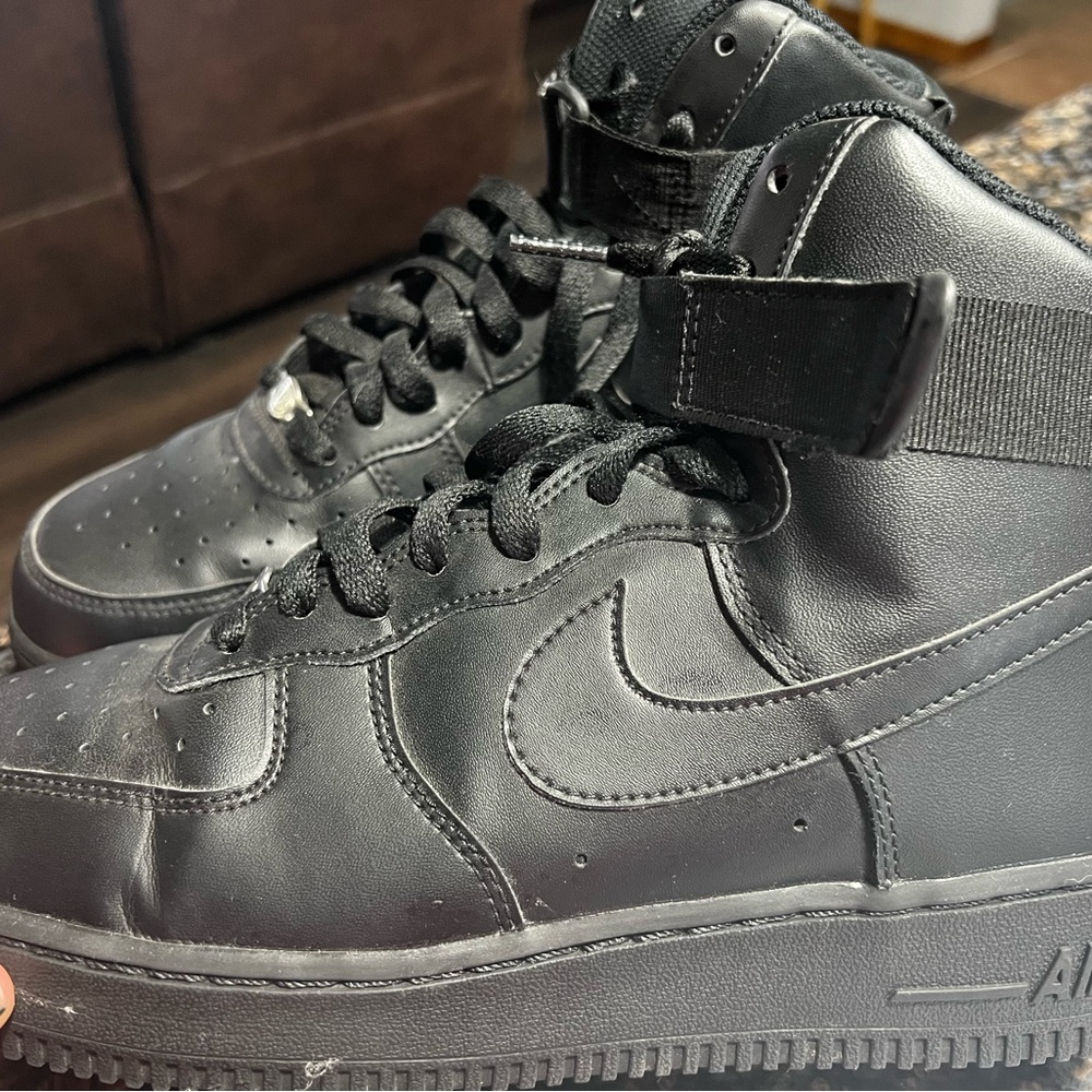 Men’s Nike Air Force 1 high tops, Like new condition.